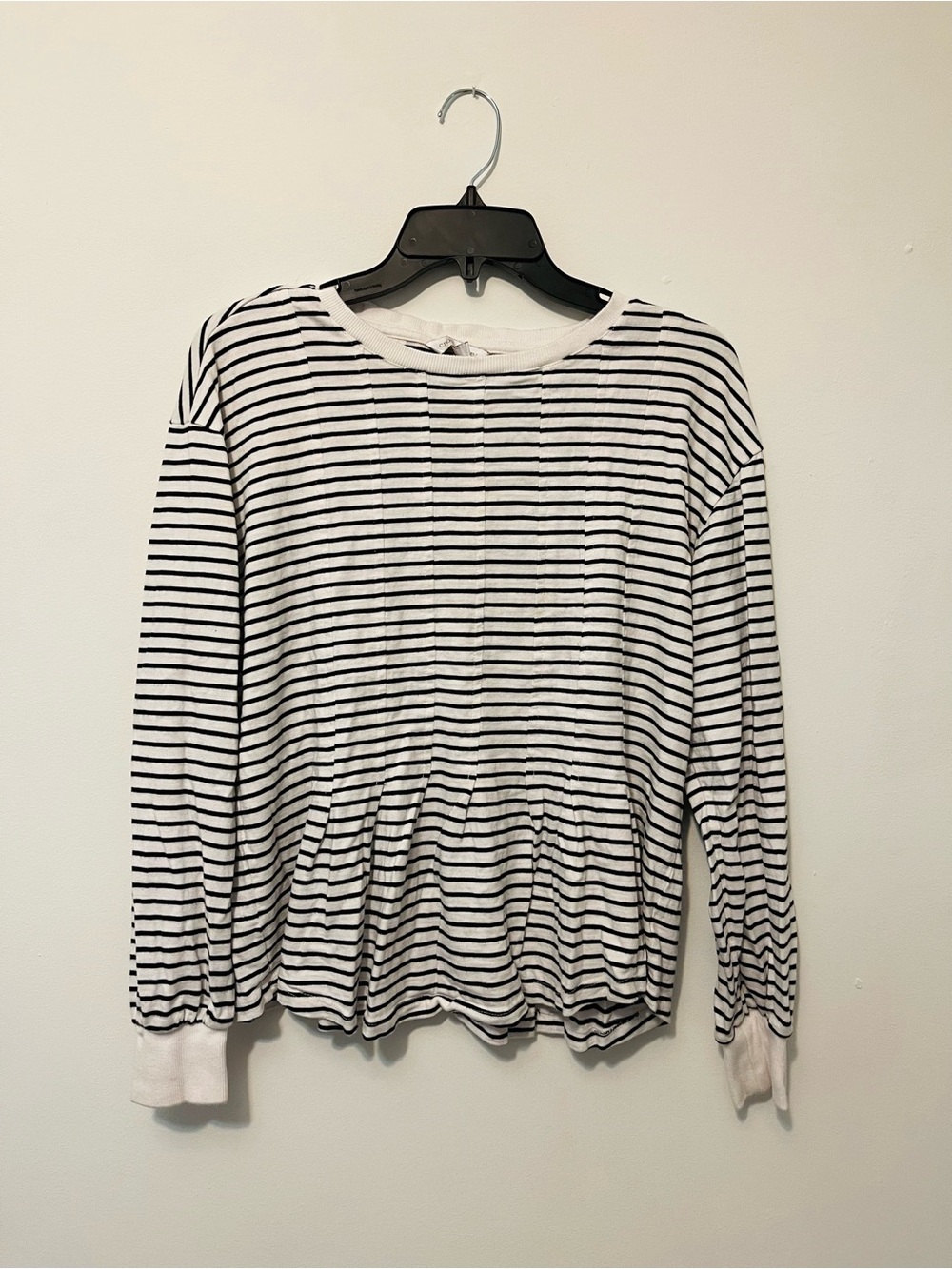 crown & ivy White and Black Striped Long-Sleeve Top